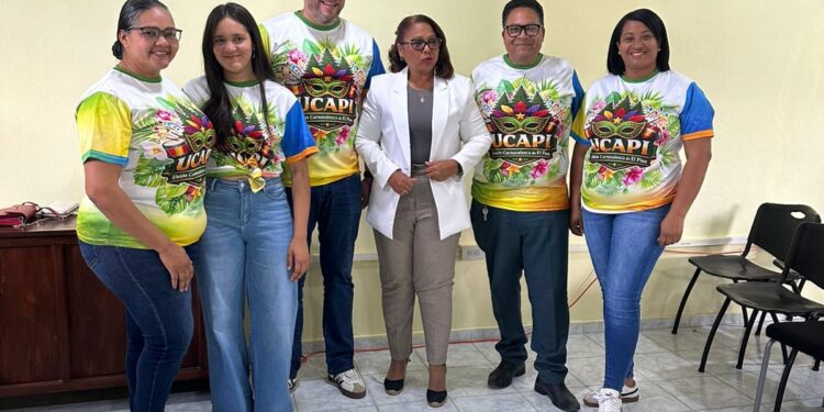 Representante del senador Ney Rodríguez entrega premio del primer lugar del “Carnaval el Pino 2026”