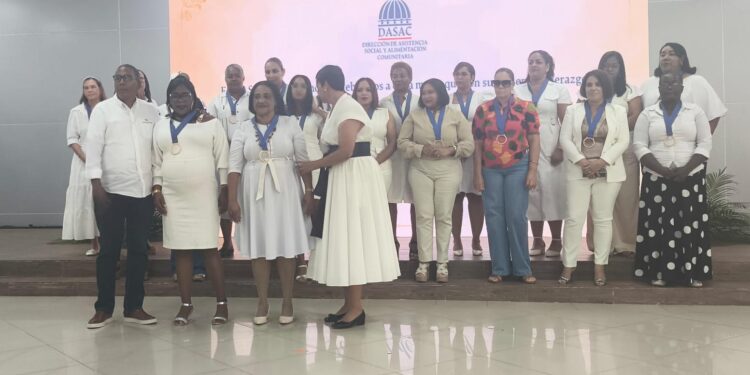 Reconocen a Maritza Franco en acto nacional de DASAC encabezado por la vicepresidenta Raquel Peña