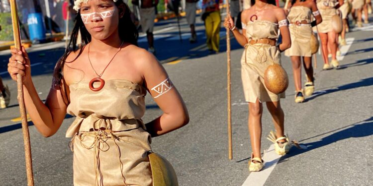 UCADA representa a Dajabón en el Desfile Nacional de Carnaval 2026 con comparsa de inspiración taína