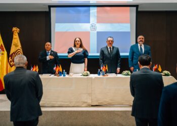 Comisión de la JCE recibe propuestas de aspirantes a miembros de las OCLEE en Europa