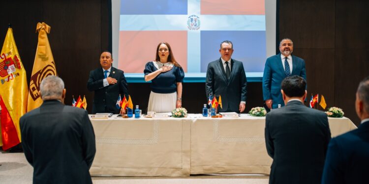 Comisión de la JCE recibe propuestas de aspirantes a miembros de las OCLEE en Europa