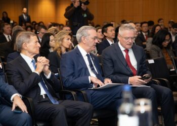 Presidente Abinader reafirma la integridad como eje estratégico del Estado en Foro Global Anticorrupción en París