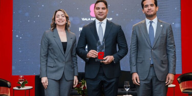 Miembro Cámara de Cuentas Francisco Franco es reconocido joven del año 2026 por su destacada trayectoria jurídica y aportes al Estado Dominicano