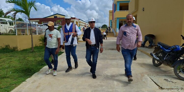 Infraestructura Escolar interviene escuelas afectadas por lluvias en el Distrito Nacional y la Provincia Santo Domingo