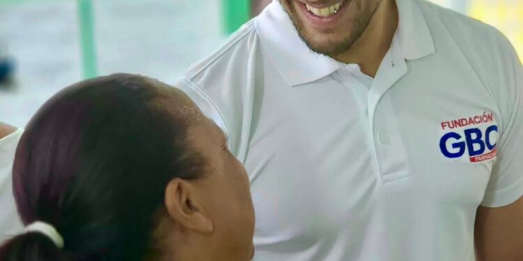 Raymond Rodríguez y Fundación GBC realizan operativo médico integral en Arroyo Hondo