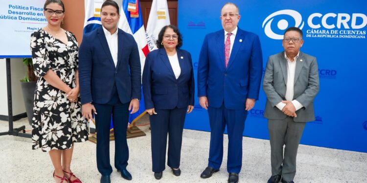 Cámara de Cuentas fortalece formación técnica durante Conversatorio Sobre Fiscalidad y Desarrollo Económico con Magín Díaz
