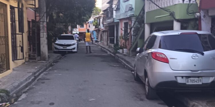 Moradores de Los Mameyes denuncian caos y confiesan miedo a denunciar