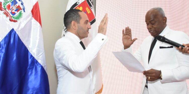 Giancarlos Vega asume presidencia Concejo de Regidores ADN
