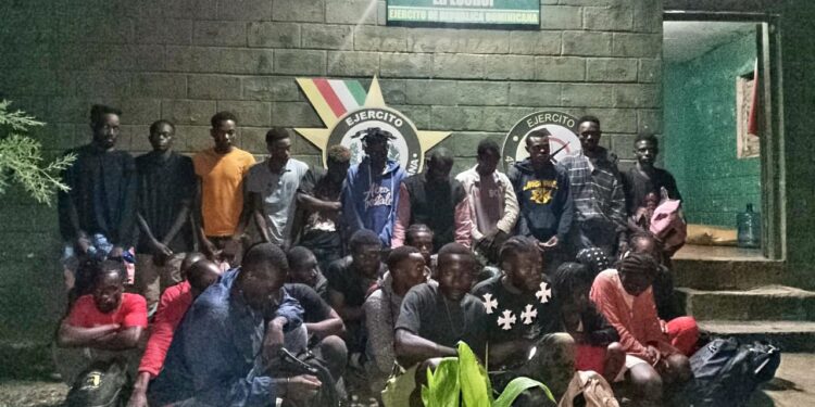 Ejército detiene a 30 indocumentados en operativo realizado en zona montañosa de Santiago Rodríguez