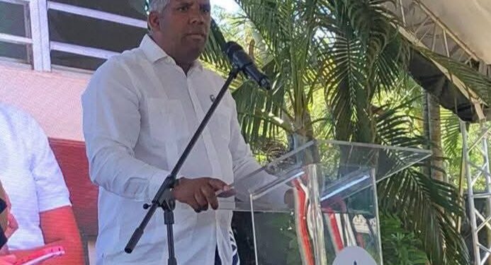 Profesor denuncia PLD lo mantuvo un año nombrado en Educación sin saberlo