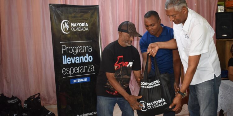 Entidad Mayoria Olvidada impulsa programa “Llevando Esperanza” asiste a familias en el Deán, Monte Plata con operativo