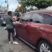 Víctor Pavón, entrega kits de Semana Santa al sindicato de choferes de Villa Mella