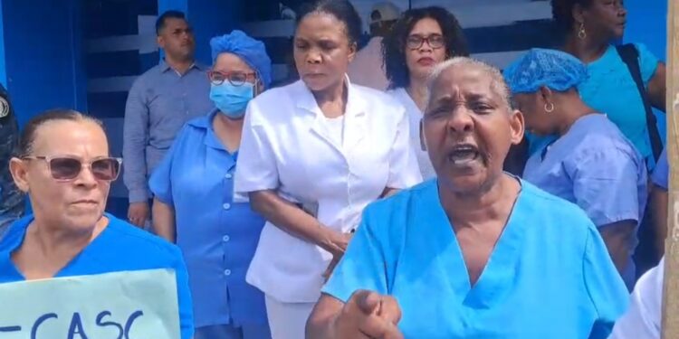 Enfermeras en Samaná protestan, demandan mejoras laboral