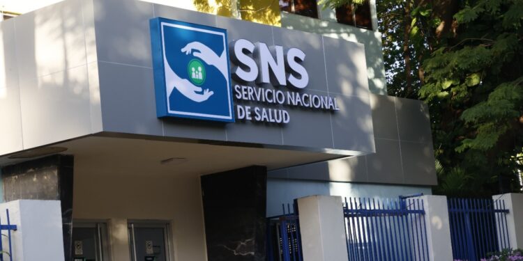 Presidente Abinader convoca a través del director SNS a gremios enfermería a Palacio Nacional