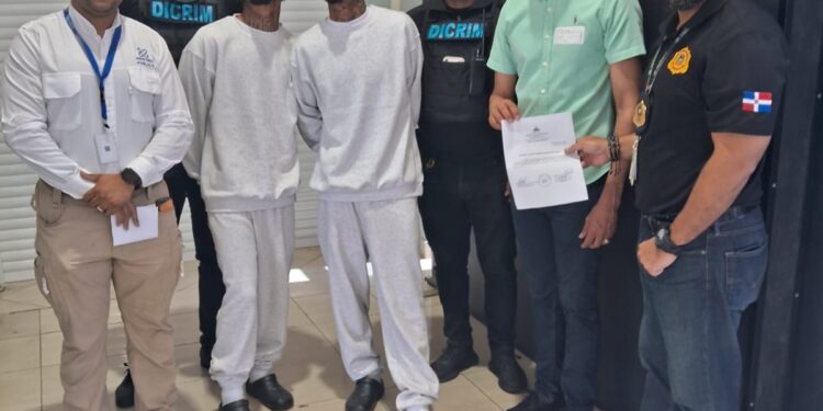 Recibe en calidad de deportados desde Puerto Rico a los hermanos “El Mello Loco” y “El Mello Sangriento”, vinculados al asalto en joyería de Cristo Rey y otros delitos