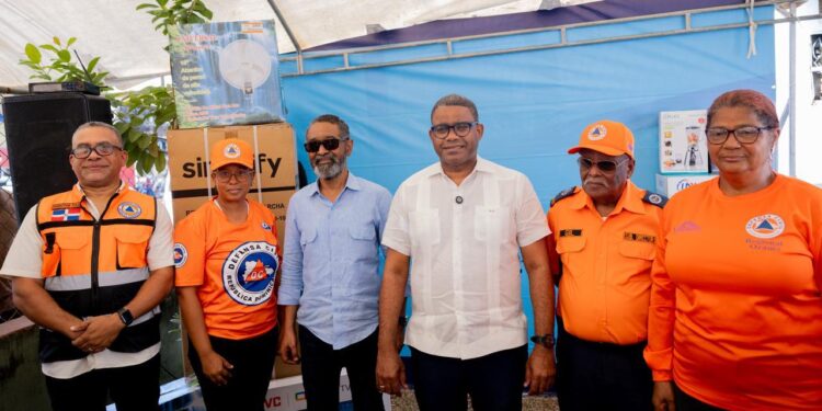 Propeep realiza donación de enseres a la Defensa Civil en el municipio Santo Domingo Oeste