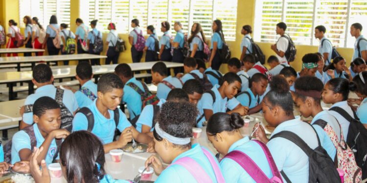 Familias ahorran más de RD$82,000 millones al año por Programa de Alimentación Escolar informa INABIE
