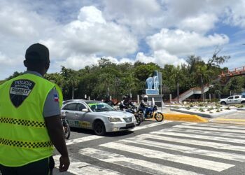 DIGESETT implementa ubicación de agentes en las cuatro esquinas de intersecciones para fortalecer la seguridad vial