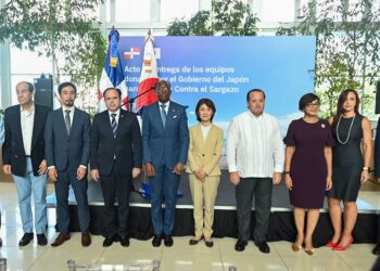 El gobierno de Japón dona equipos al país para ayudar a minimizar el impacto del sargazo en las costas dominicanas.