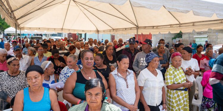 Miles de personas reciben asistencia de Propeep en Azua y San Juan