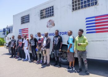 DGM deporta más de mil extranjeros en condición migratoria irregular durante operativos y controles fronterizos