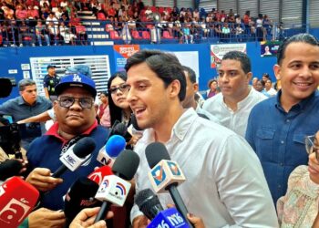 Raymond Rodríguez celebra con más de 700 Madres del Distrito Nacional