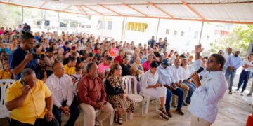PROPEEP y DASAC llevan alegría a las madres de Baitoa, Santiago, con múltiples regalos