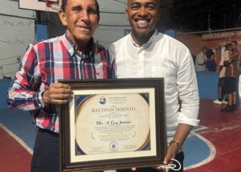 Reconocen trayectoria&nbsp; del Doctor Cruz Jiminian a Diputado Junior Muñoz