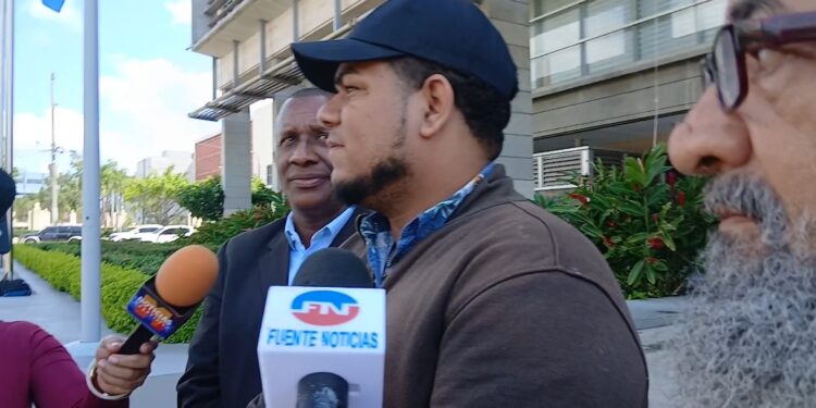 Dueños de bancas, coladeros y pequeños comerciantes de Haina denuncian persecución y amenazas por Asociación de Bancas