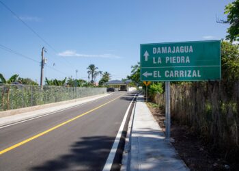 Presidente Abinader inaugura carretera Carrizal–La Piedra–La Guázuma, que impulsa producción agrícola, mejora movilidad de las familias y fortalece potencial ecoturístico de la sierra de Santiago