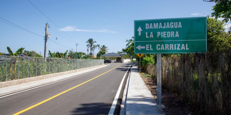 Presidente Abinader inaugura carretera Carrizal–La Piedra–La Guázuma, que impulsa producción agrícola, mejora movilidad de las familias y fortalece potencial ecoturístico de la sierra de Santiago