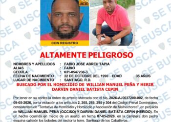 Buscan activamente a hombre acusado de homicidio y tentativa de homicidio en Santiago