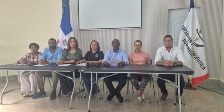 Gremios sector Salud solicitan reunión urgente con el presidente Luis Abinader