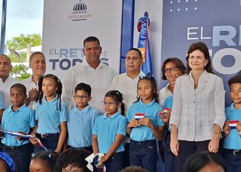 Gobierno entrega nuevo techado deportivo y remozamiento de 29 aulas escolares en Bayaguana, Monte Plata