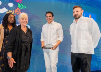 FCCA reconoce al ministro David Collado por su liderazgo en el crecimiento de la industria de cruceros de RD