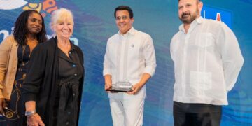 FCCA reconoce al ministro David Collado por su liderazgo en el crecimiento de la industria de cruceros de RD