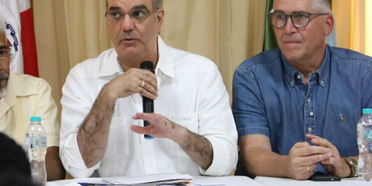 Abinader escucha demandas de ganaderos de Duvergé y reafirma respaldo al desarrollo del sector agropecuario