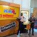 LEIDSA entrega&nbsp; 25 millones a camionero ganador del Súper Kino Tv