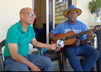 La máxima improvisando en guitarra, se denomina intérprete Urbano SONOFIRE