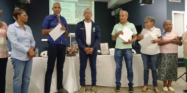 Residencial Las Glorias en Los Alcarrizos selecciona construcción de multiuso deportivo, tras resultar ganador de RD$5 MM, por Alcaldía