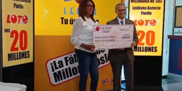 Leidsa entrega 20 millones a emprendedora ganadora del Loto