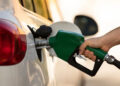 Gobierno rebaja RD$3 y RD$5 a los precios de las gasolinas