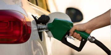 Gobierno rebaja RD$3 y RD$5 a los precios de las gasolinas