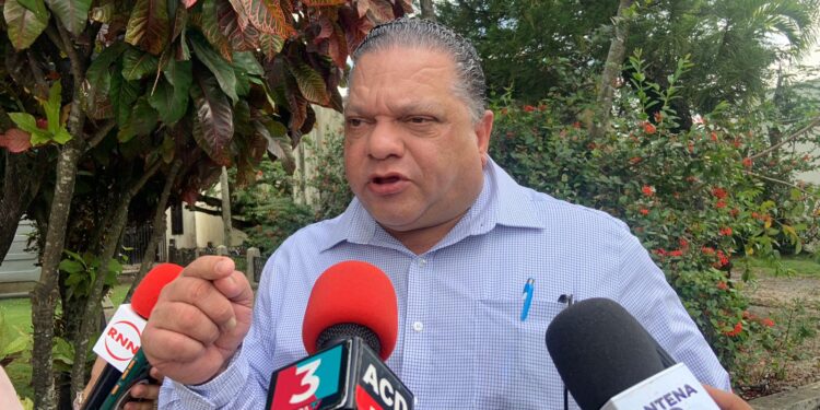 Mario Díaz plantea que el gobierno debe someter a la obediencia a distribuidores de combustibles y actuar con mano dura ante cualquier intento de paralización de estaciones