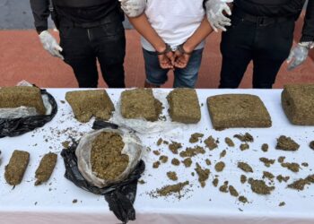 Policía Nacional ocupa siete paquetes de presunta marihuana, incauta 16 máquinas tragamonedas y arresta a un hombre durante operativo en Capotillo, DN.
