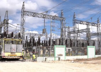 ETED impulsa una red de transmisión más moderna con integración de subestación móvil en Boca Chica, este sábado 4 de julio