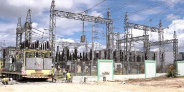 ETED impulsa una red de transmisión más moderna con integración de subestación móvil en Boca Chica, este sábado 4 de julio