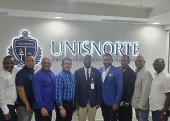 Comunicadores de Santo Domingo Norte conocen instalaciones de UNISNORTE como parte del programa “Voces con Futuro”