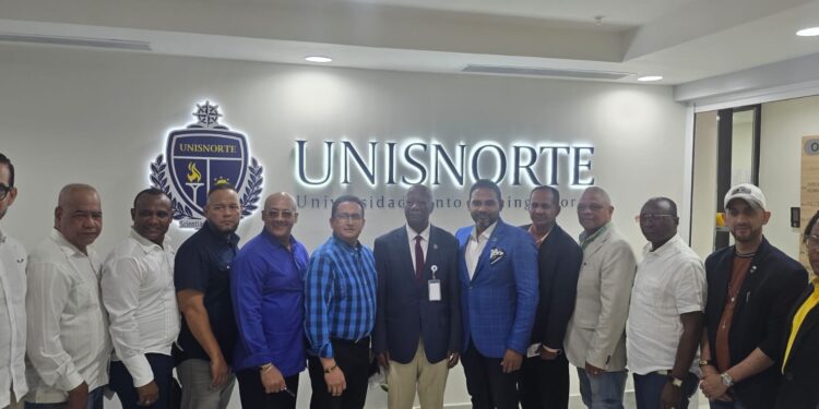 Comunicadores de Santo Domingo Norte conocen instalaciones de UNISNORTE como parte del programa “Voces con Futuro”