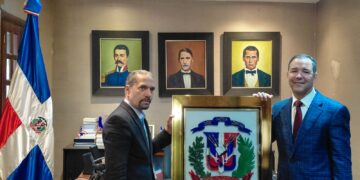 El presidente de Efemérides Patrias Juan Pablo Uribe recibe visita de Johnny Pujol secretario General del PLD